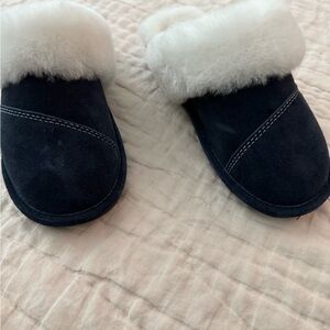 Cozy Women's Navy Blue Slippers